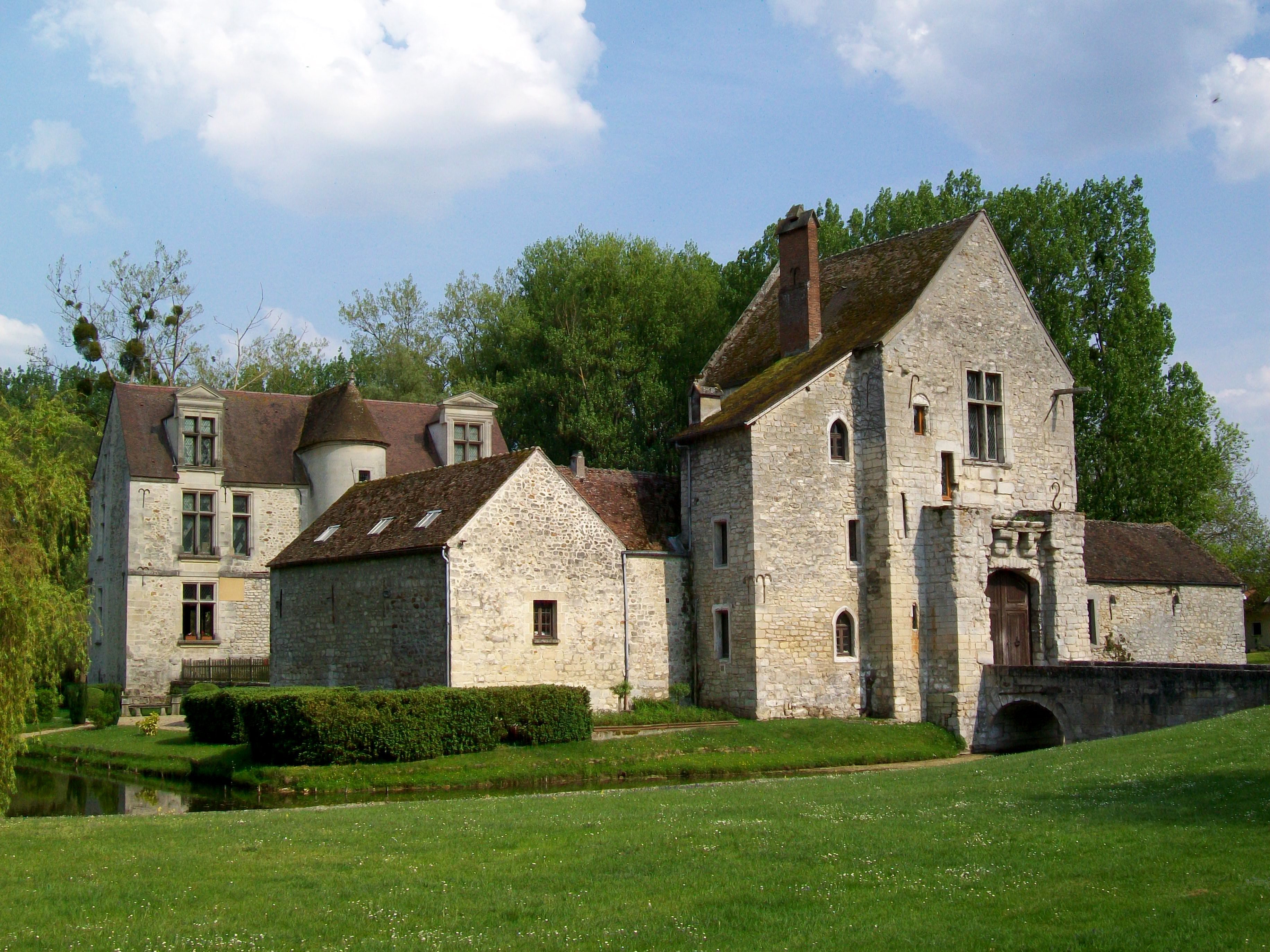 Chateau de Pontarme - facade ouest