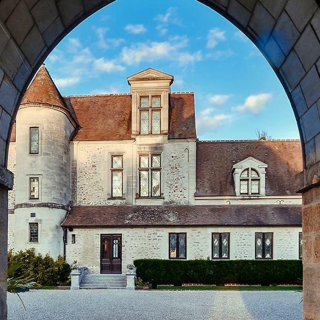Chateau de Pontarme - vue depuis le porche