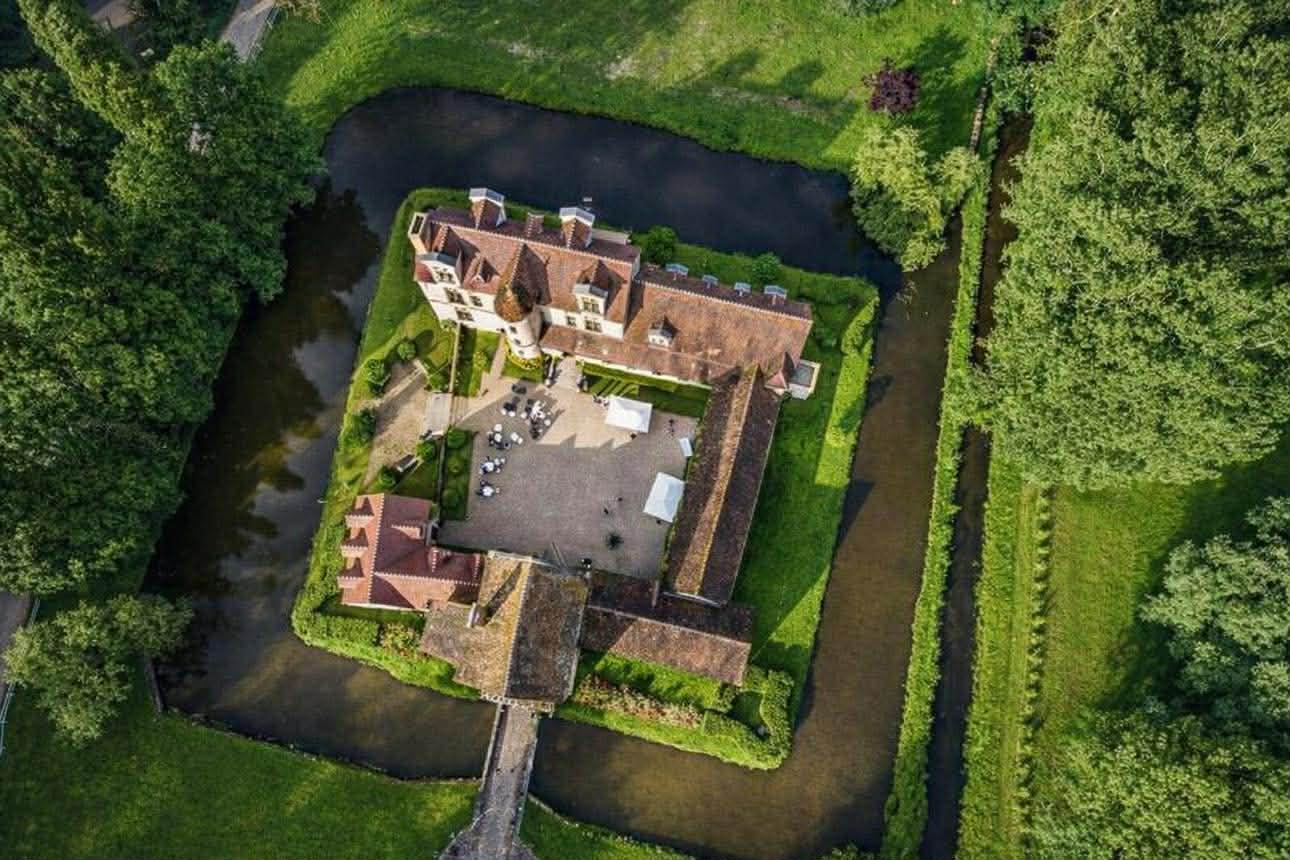 Chateau de Pontarme - vue aerienne